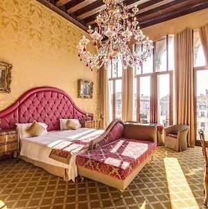 Hotel Pesaro Palace Venedig Exterior photo