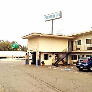 Parkway Inn Fresno Exterior photo