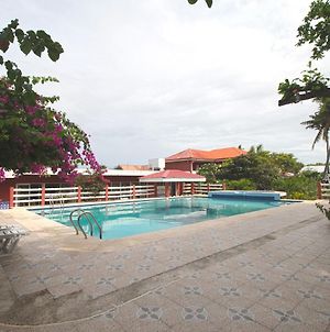 OYO 853 Malapascua Beach And Dive Resort Exterior photo