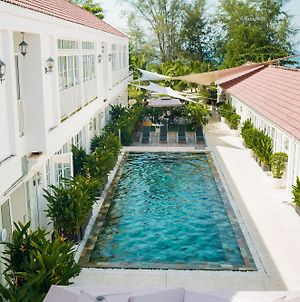 White Boutique Hotel And Residences Sihanoukville Exterior photo