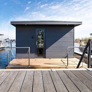 Hotel Beautiful Houseboat In Marina Of Volendam With Shared Pool Exterior photo
