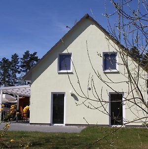 Villa K83 - Modernes Ferienhaus mit Aussensauna und Sonnenterrasse am See in Roebel Röbel Exterior photo