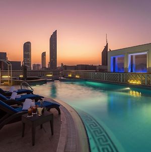 Hotel Crowne Plaza Abu Dhabi Exterior photo