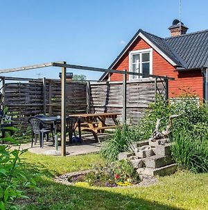Simple Little Cottage In A Cozy Courtyard In Vimmerby Exterior photo