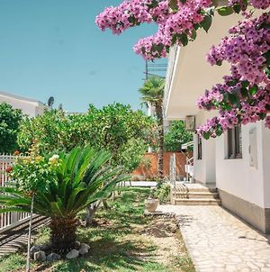 Hotel Vila Adriatik Ulcinj Exterior photo