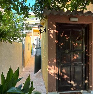 Cosy Guesthouse-Souterrain With Garden In City Centre Korinth Exterior photo