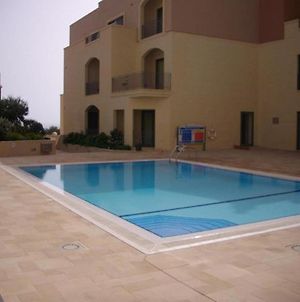 Apartment With Shared Pool Mellieħa Exterior photo