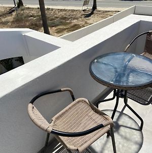 Beachfront 2 Bedroom Villa In Pervolia Larnaca. Exterior photo