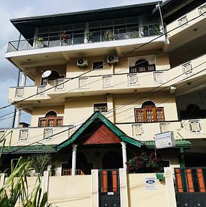 Hotel Expeditor Kandy Exterior photo