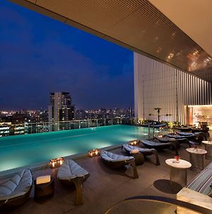 Hotel Hilton Sukhumvit Bangkok Exterior photo