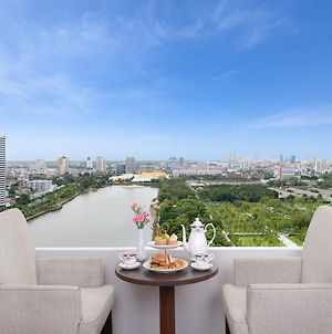 Hotel Centre Point Sukhumvit 10 - Sha Extra Plus Bangkok Exterior photo