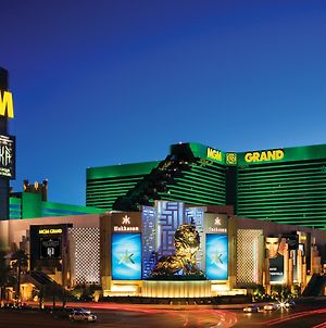 Hotel MGM Grand Las Vegas Exterior photo