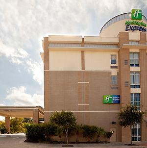 Holiday Inn Express & Suites San Antonio Rivercenter Area Exterior photo