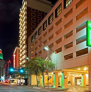Holiday Inn Riverwalk San Antonio Exterior photo