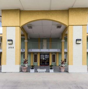 Econo Lodge Inn & Suites Downtown Northeast San Antonio Exterior photo