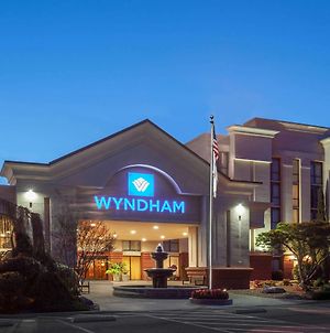 Hotel Wyndham Visalia Exterior photo