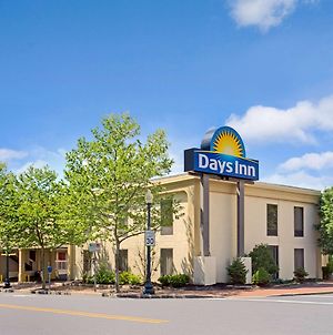 Days Inn By Wyndham Silver Spring Exterior photo