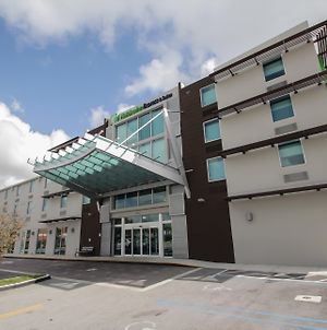 Holiday Inn Express&Suites Miami Airport East Exterior photo