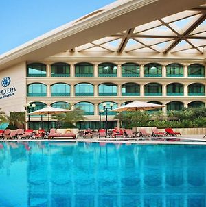 Hotel Mövenpick Grand Al Bustan Dubai Exterior photo