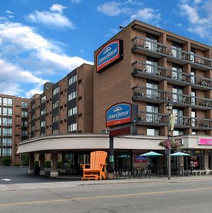 Hotel Howard Johnson Plaza By Wyndham By The Falls Niagara-Fälle Exterior photo