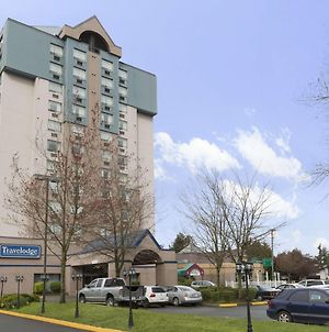 Travelodge By Wyndham Vancouver Airport Richmond Exterior photo