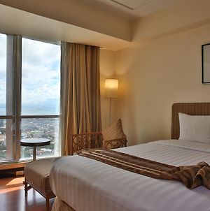Crown Regency Hotel And Towers - Cebu Cebu Stadt Exterior photo