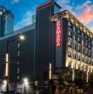 Hotel Ramada By Wyndham Vancouver Downtown Exterior photo