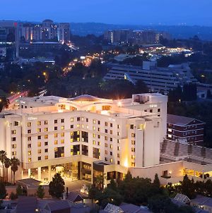 Hotel Hilton Sandton Johannesburg Exterior photo