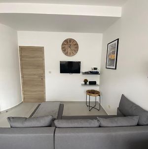 Superbe Petite Appartement Lumineux Bien Decore Avec Netflix Gratuit Charleroi Exterior photo
