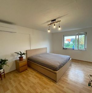 Sonnige 3 Zimmer Wohnung mit schönem Balkon im Grünen Reutlingen Exterior photo