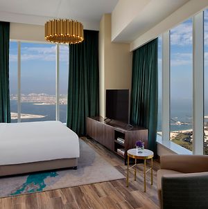 Avani Palm View Dubai Hotel & Suites Exterior photo