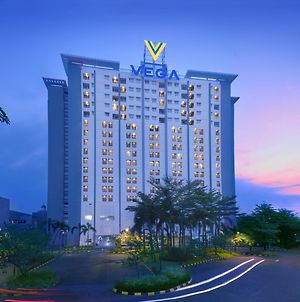 Vega Hotel Gading Serpong Tangerang Exterior photo