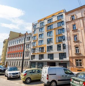 One Bedroom Penthouse Apartment In The Brand New Building Close To The City Center With Free Parking Prag Exterior photo
