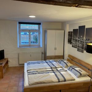 4 Betten in 3-Zimmer-Wohnung mit WLAN TV und Garten Schwieberdingen Exterior photo