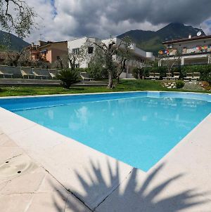 Borgo Degli Ulivi Residence Di Olympic Garda Lake Toscolano-Maderno Exterior photo