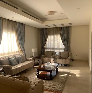 Luxury Villa Doha Exterior photo