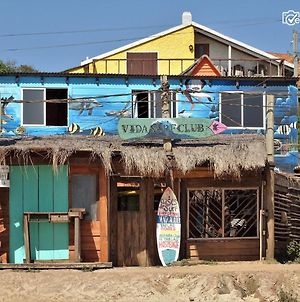 Hostel Vidasurfclubhouse Punta Del Diablo Exterior photo
