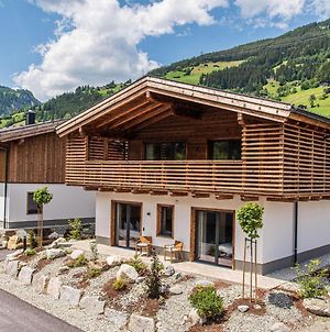 Apartment in Wald im Pinzgau with terrace Exterior photo