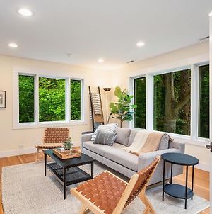 Villa 4Br With Firepit, Outdoor Dining And Yard Surrounded By Trees Seattle Exterior photo