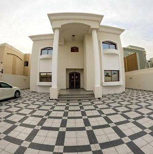 Holiday Villa Hazem Almarkhia Doha Exterior photo