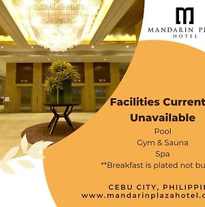 Mandarin Plaza Hotel Cebu Stadt Exterior photo
