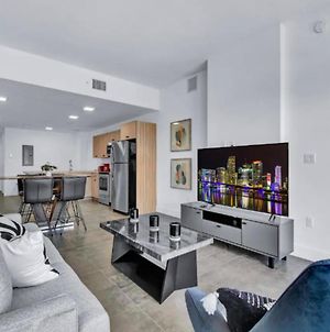Impeccable 2Bd Apartment With Parking Miami Exterior photo
