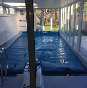 Villa River House With Heated Pool Apr To Sep & Garden Twickenham Exterior photo