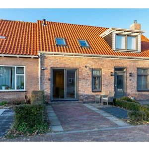 Cozy Apartment Located In The Most Beautiful Street Of Westkapelle Exterior photo