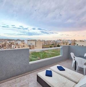 Ferienwohnung Beautiful, 2Br Penthouse With Large Balcony + Bbq By 360 Estates Gzira Exterior photo