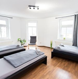 Schicke Wohnung Mit 3 Schlafzimmern, Vollausgestatteter Kuche & Bad - Bettwasche, Handtucher Und Wifi Inklusive Chemnitz Exterior photo