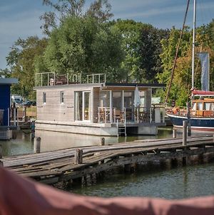 Hafenresort Karnin - Hausboot Glaukos Exterior photo