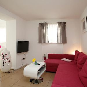 Sunny Apartment At Rostock - Pink Exterior photo