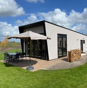 Tiny Vakantiehuis Aan Het Water Met Eigen Steiger En Airco Kampen Exterior photo