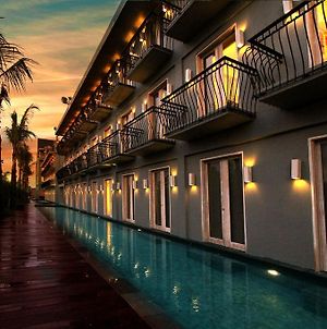 Hotel FRii Bali Echo Beach Canggu Exterior photo